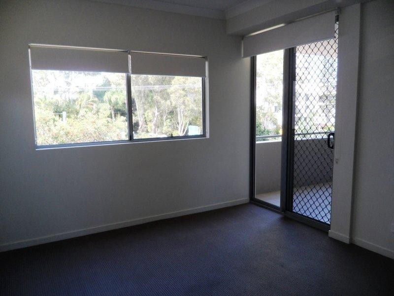 19/12-18 Bayview Street, Runaway Bay QLD 4216