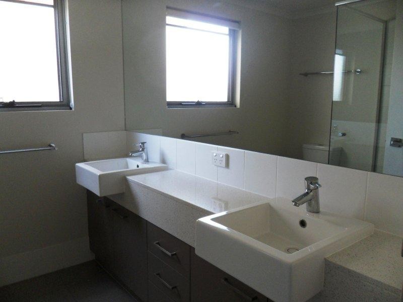 19/12-18 Bayview Street, Runaway Bay QLD 4216