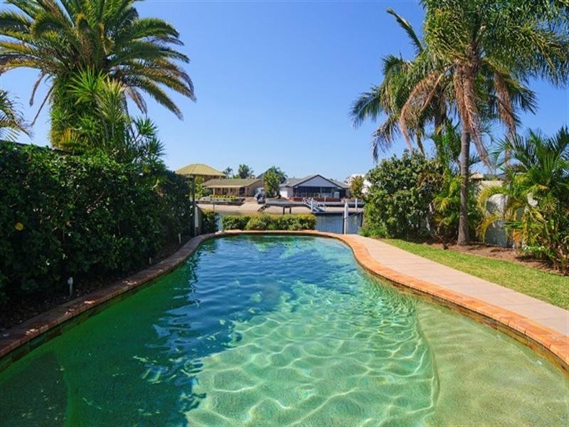 1 and 2/21 Markham Avenue, Runaway Bay QLD 4216