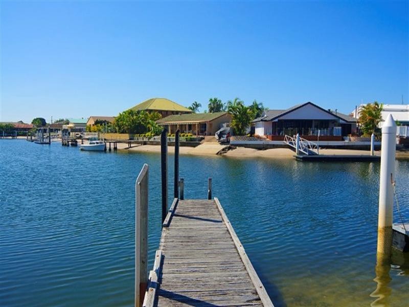 1 and 2/21 Markham Avenue, Runaway Bay QLD 4216