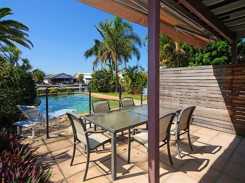 1 and 2/21 Markham Avenue, Runaway Bay QLD 4216