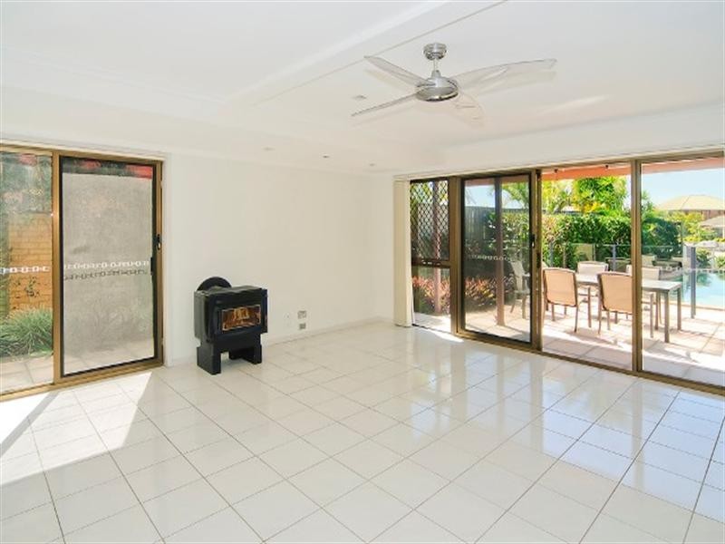 1 and 2/21 Markham Avenue, Runaway Bay QLD 4216