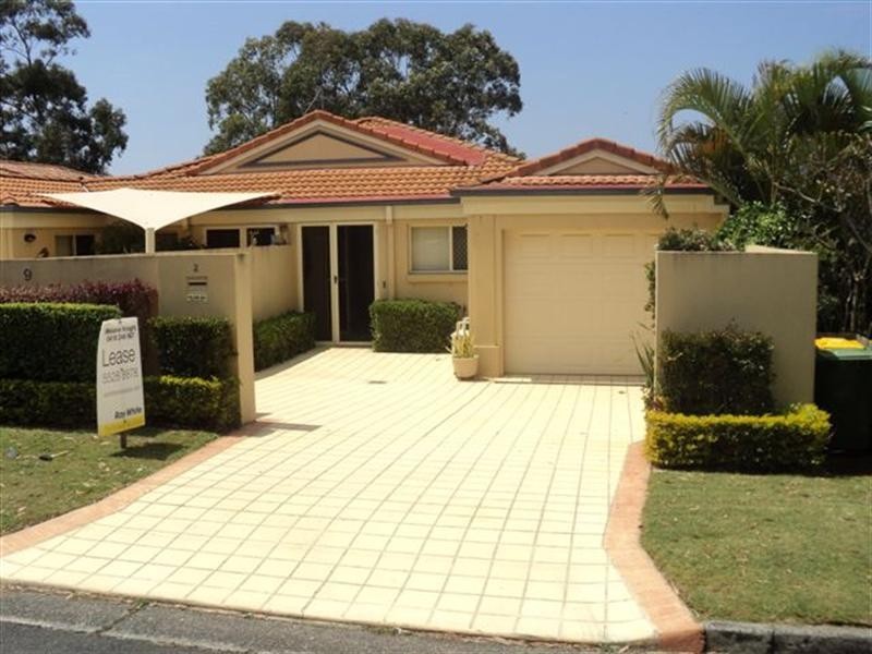 2/9 Hilltop Parade, Labrador QLD 4215