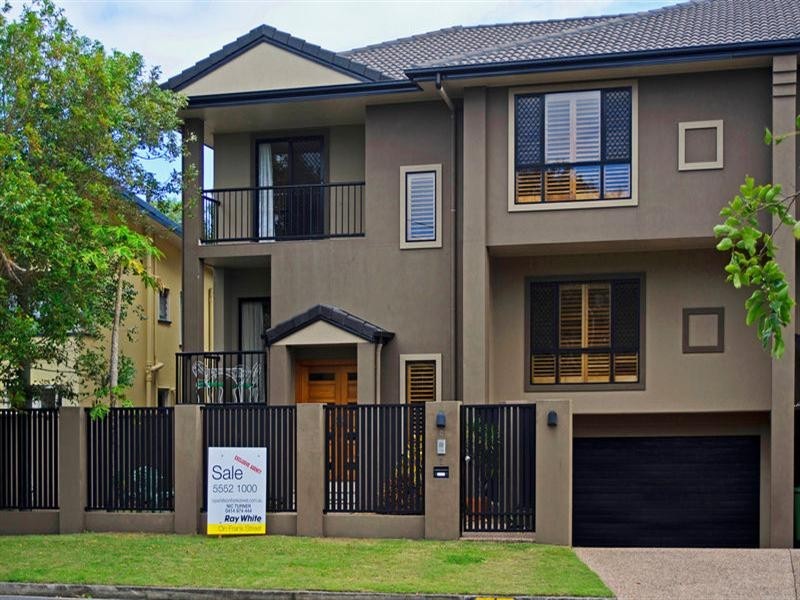 2/1 Oleander Avenue, Biggera Waters QLD 4216