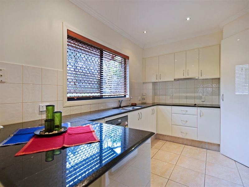 2/1 Oleander Avenue, Biggera Waters QLD 4216