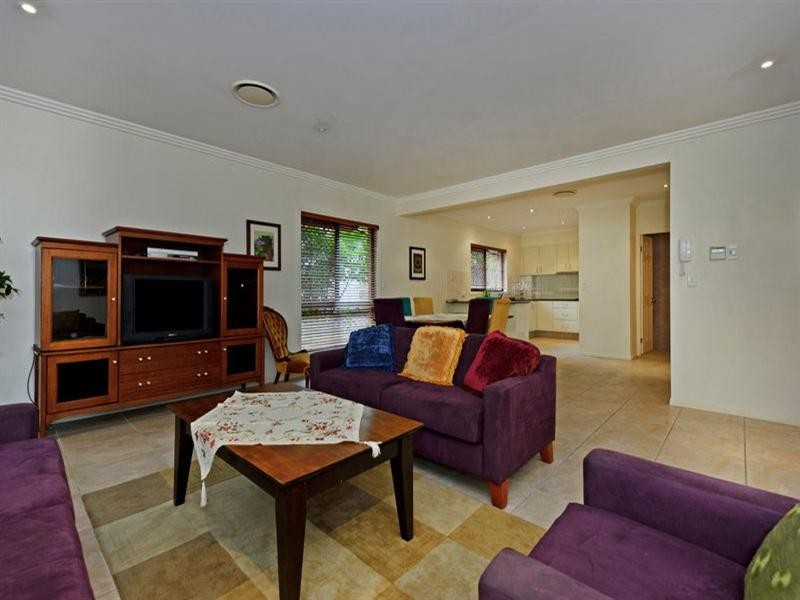 2/1 Oleander Avenue, Biggera Waters QLD 4216