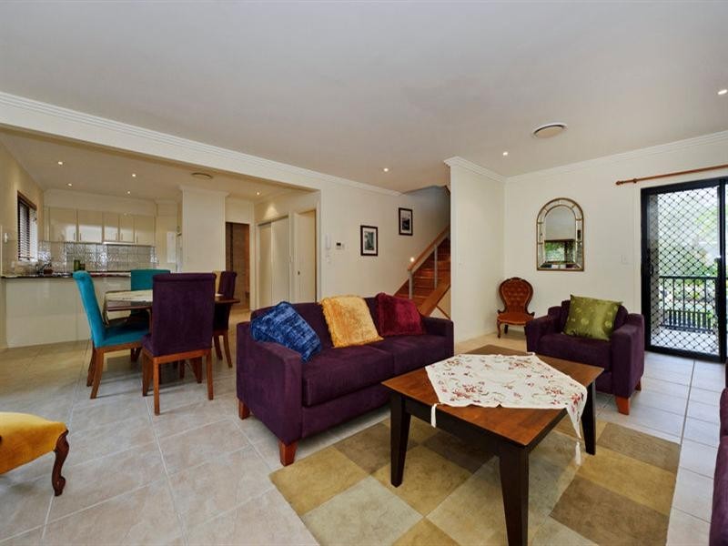 2/1 Oleander Avenue, Biggera Waters QLD 4216