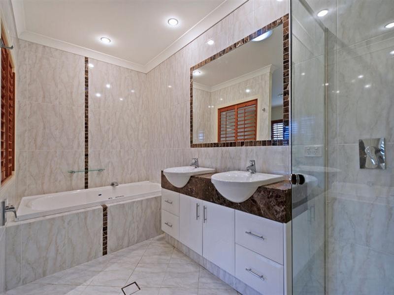 2/1 Oleander Avenue, Biggera Waters QLD 4216