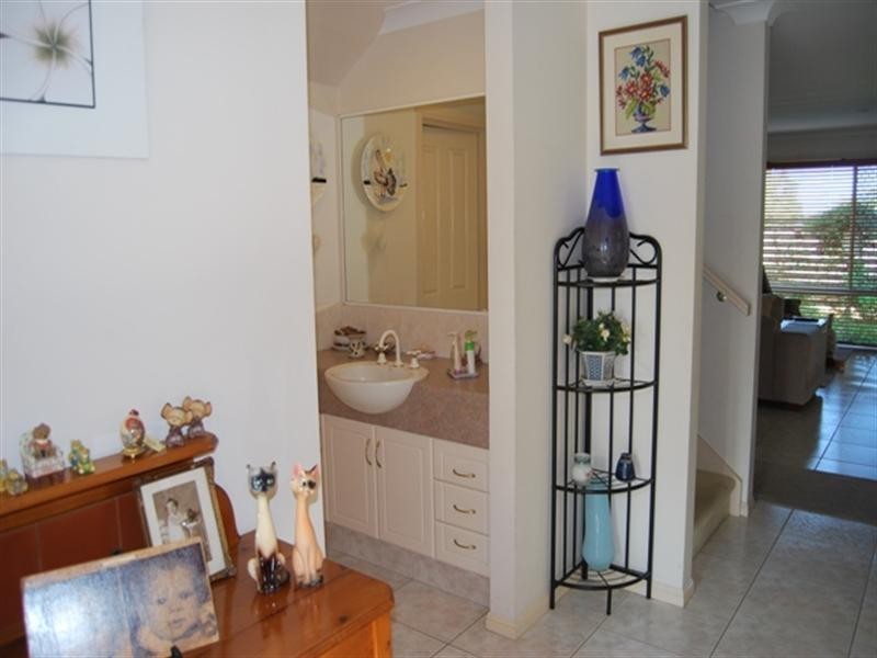 2/475 Pine Ridge Road, Runaway Bay QLD 4216