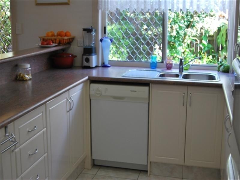 2/475 Pine Ridge Road, Runaway Bay QLD 4216