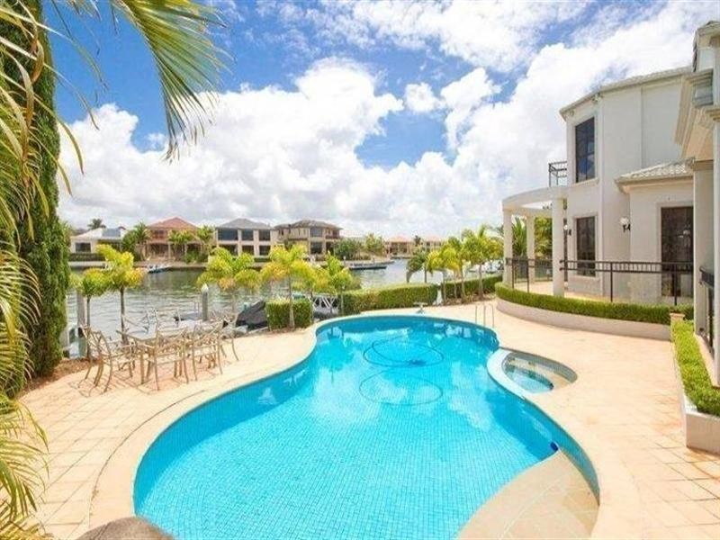 Sovereign Islands QLD 4216