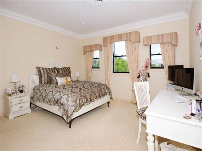 Sovereign Islands QLD 4216