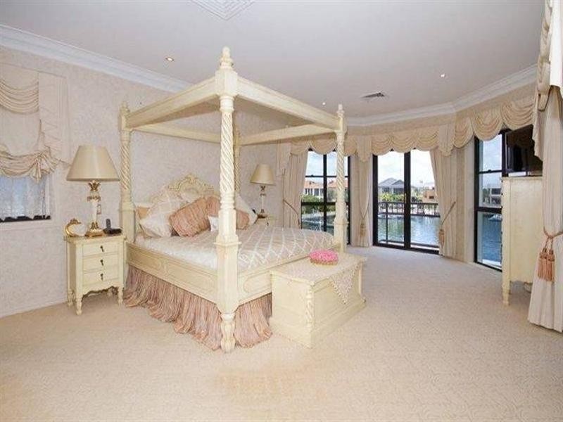 Sovereign Islands QLD 4216