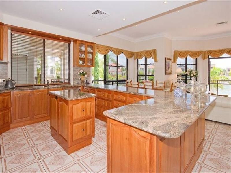 Sovereign Islands QLD 4216