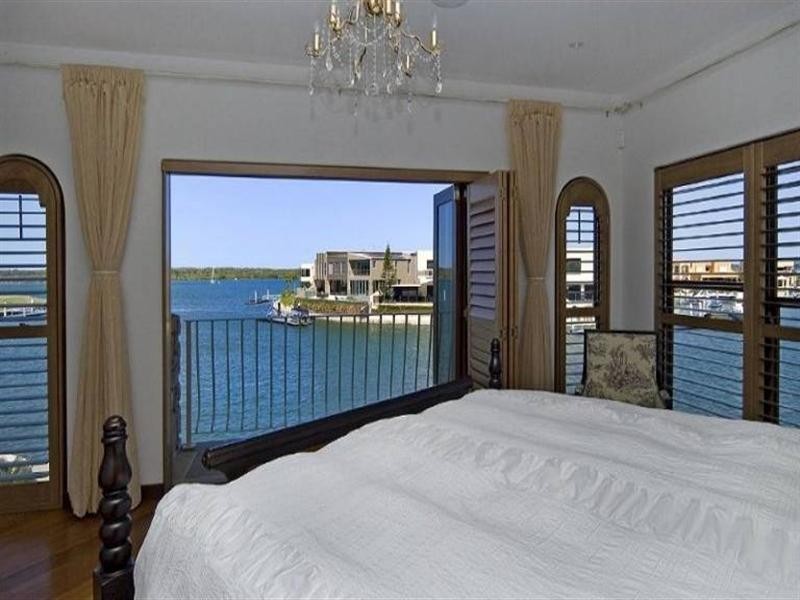 Sovereign Islands QLD 4216