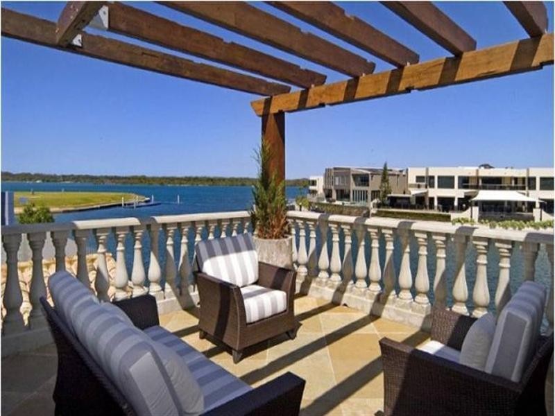 Sovereign Islands QLD 4216