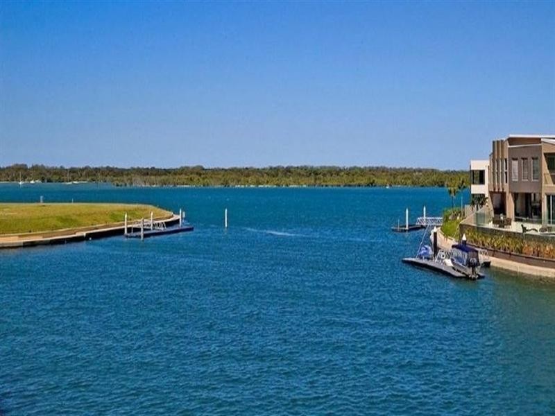 Sovereign Islands QLD 4216