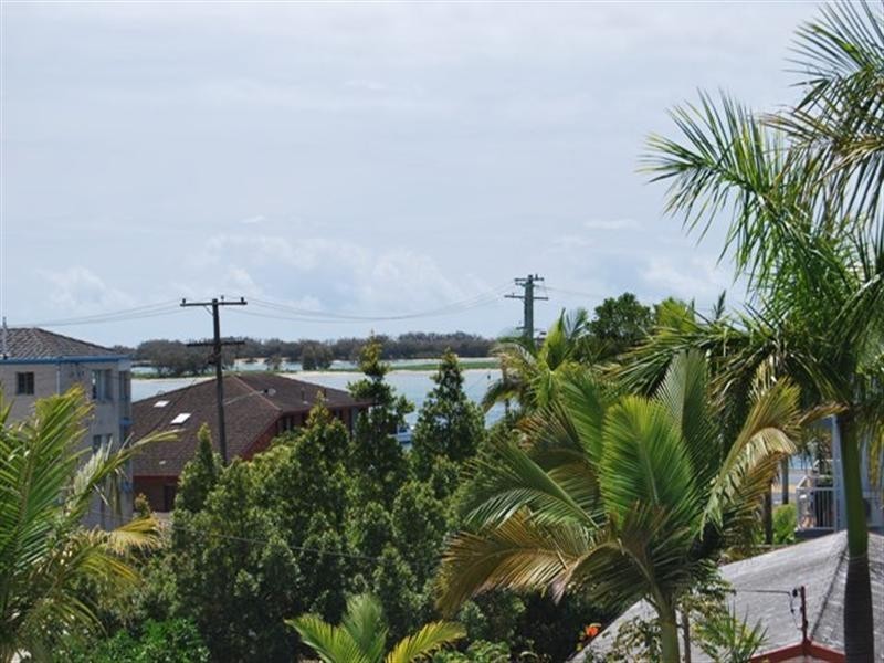 18/12 Whiting Street, Labrador QLD 4215