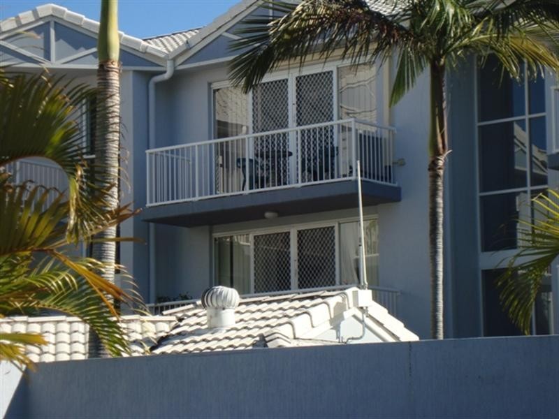 18/12 Whiting Street, Labrador QLD 4215