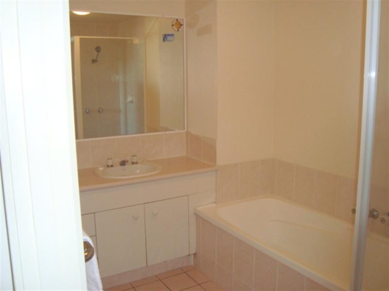 18/12 Whiting Street, Labrador QLD 4215