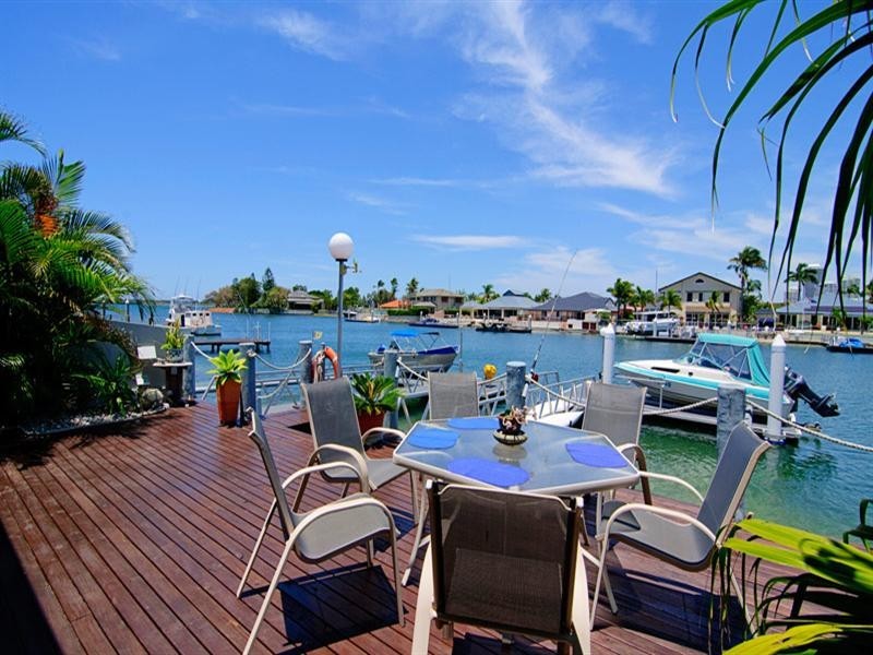 2/8 Markham Avenue, Runaway Bay QLD 4216