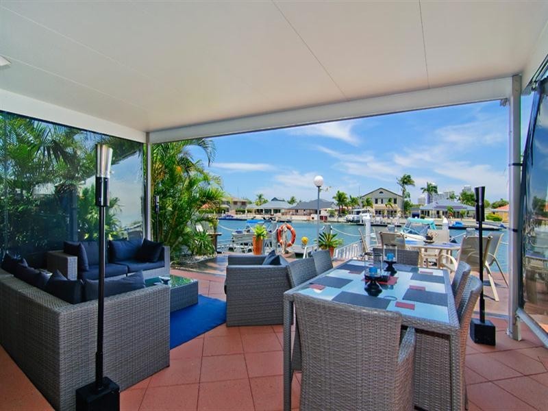 2/8 Markham Avenue, Runaway Bay QLD 4216