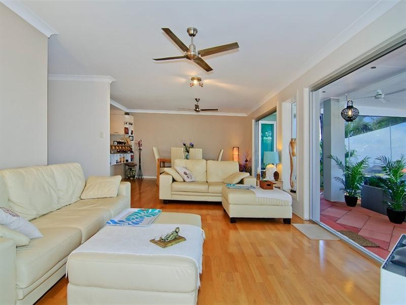 2/8 Markham Avenue, Runaway Bay QLD 4216