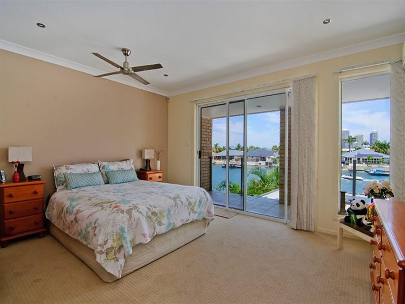 2/8 Markham Avenue, Runaway Bay QLD 4216