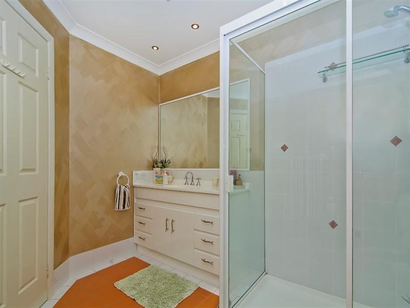 2/8 Markham Avenue, Runaway Bay QLD 4216