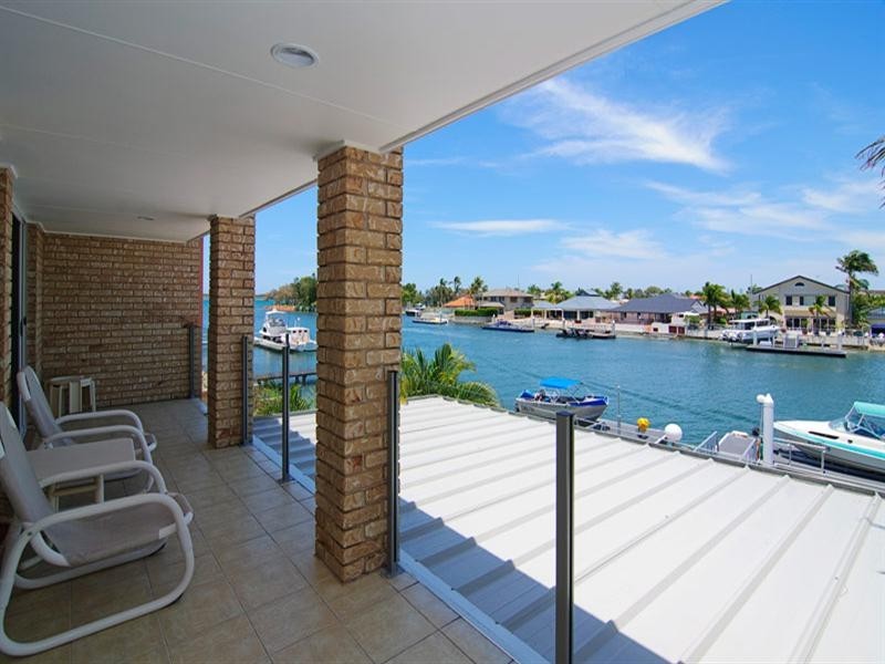 2/8 Markham Avenue, Runaway Bay QLD 4216