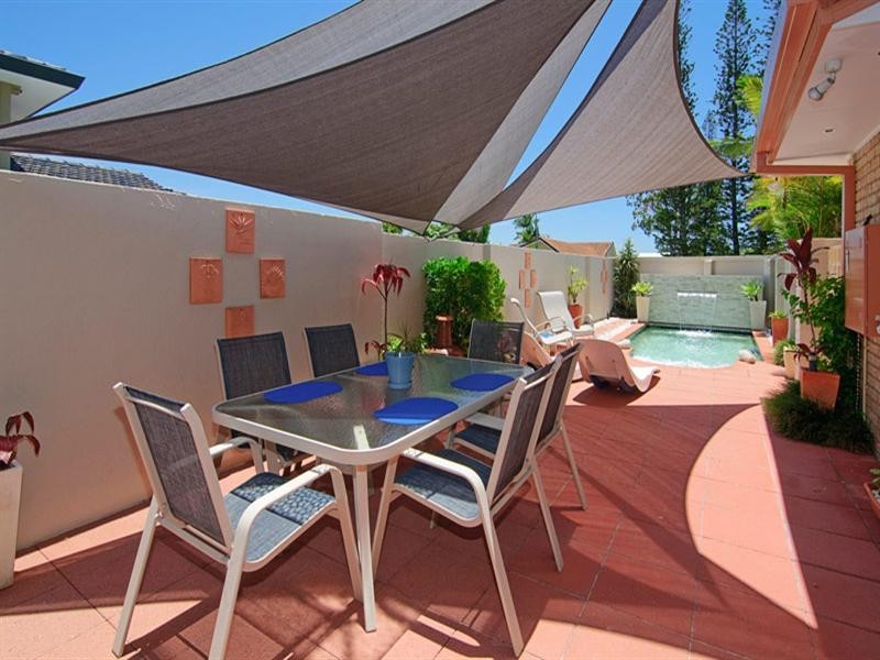 2/8 Markham Avenue, Runaway Bay QLD 4216