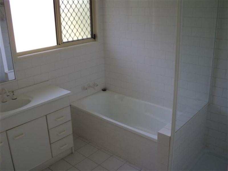 2 Cawthray Street, Biggera Waters QLD 4216