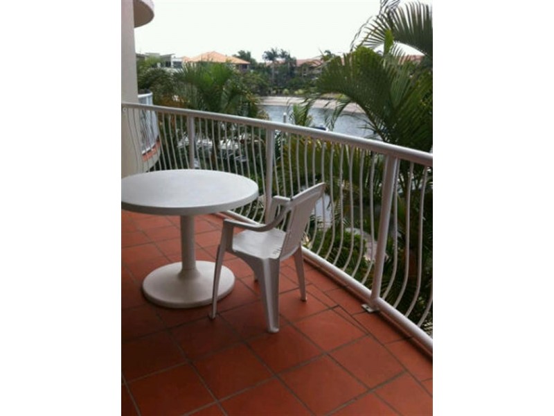 7/20 Canal Avenue, Runaway Bay QLD 4216