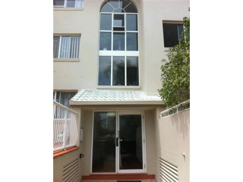 7/20 Canal Avenue, Runaway Bay QLD 4216