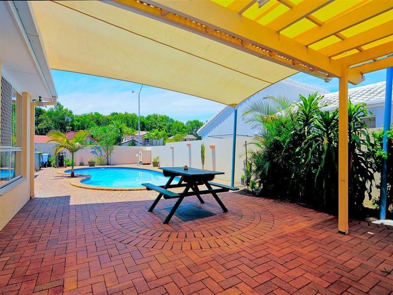 92 Lae Drive, Runaway Bay QLD 4216