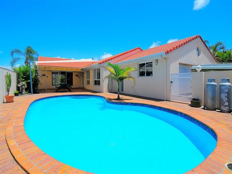 92 Lae Drive, Runaway Bay QLD 4216