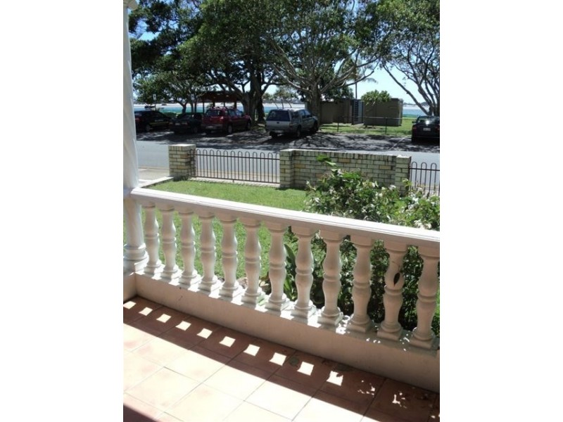 1/216 Marine Parade, Labrador QLD 4215