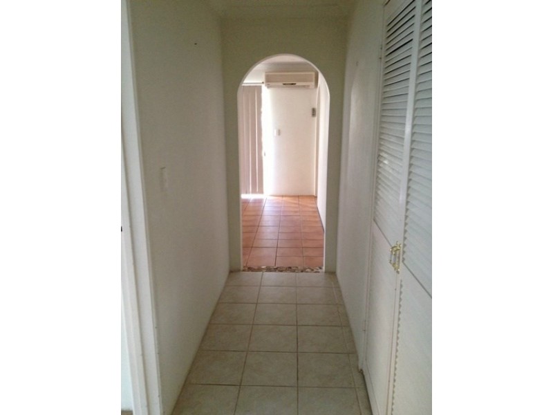 1/216 Marine Parade, Labrador QLD 4215