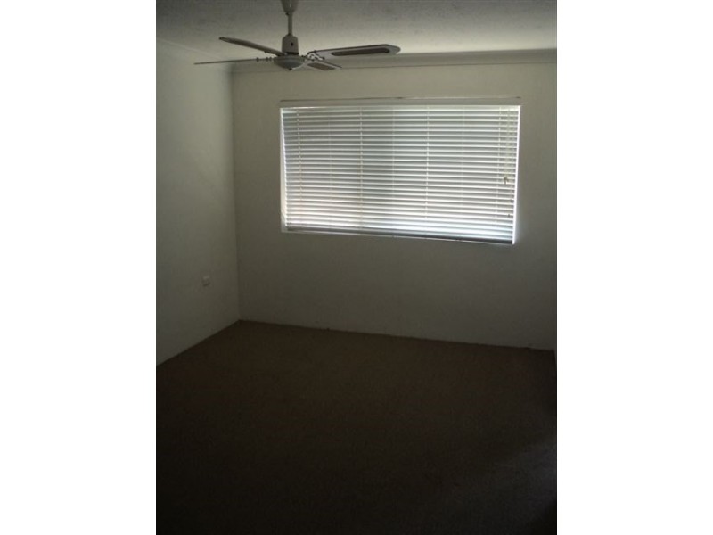 1/216 Marine Parade, Labrador QLD 4215