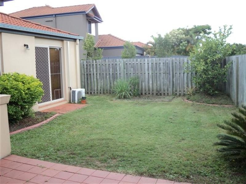 5 Harrow Place, Arundel QLD 4214