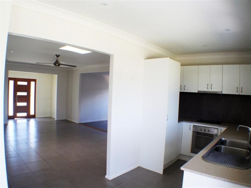 52 Jacaranda Avenue, Hollywell QLD 4216