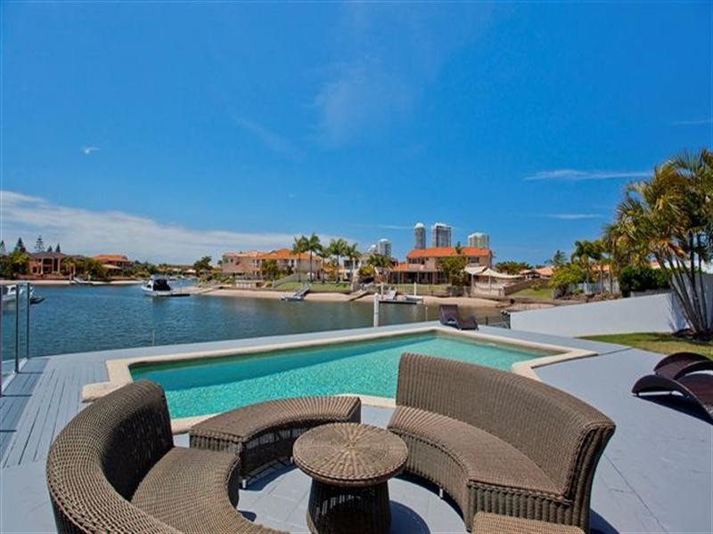 4 Greenwich Court, Runaway Bay QLD 4216