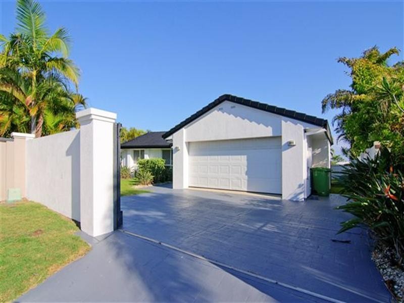 4 Greenwich Court, Runaway Bay QLD 4216
