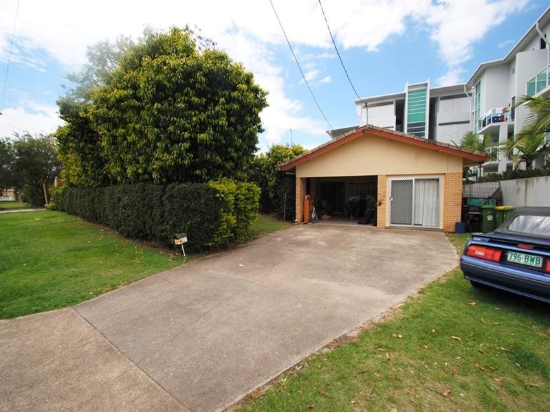 166-174.34-40 Stanhill Dr and Anembo Street, Chevron Island QLD 4217