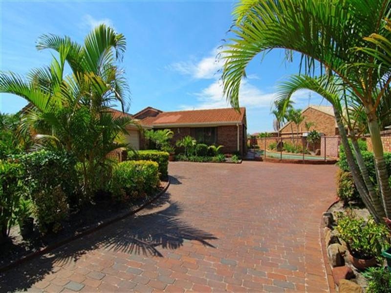 42 Pebble Beach Drive, Runaway Bay QLD 4216