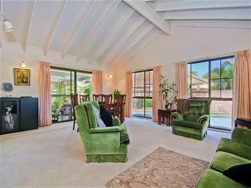 42 Pebble Beach Drive, Runaway Bay QLD 4216