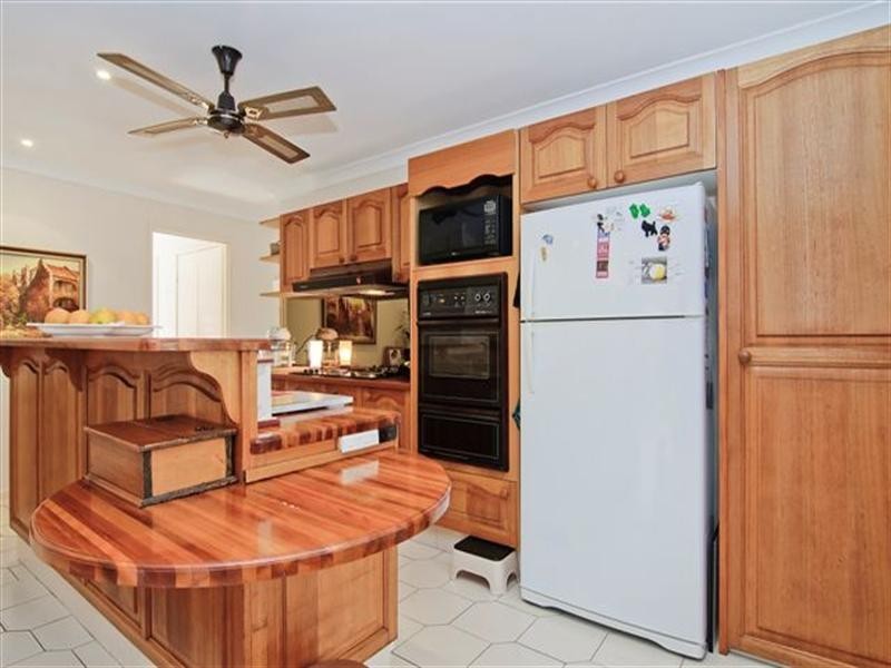 42 Pebble Beach Drive, Runaway Bay QLD 4216