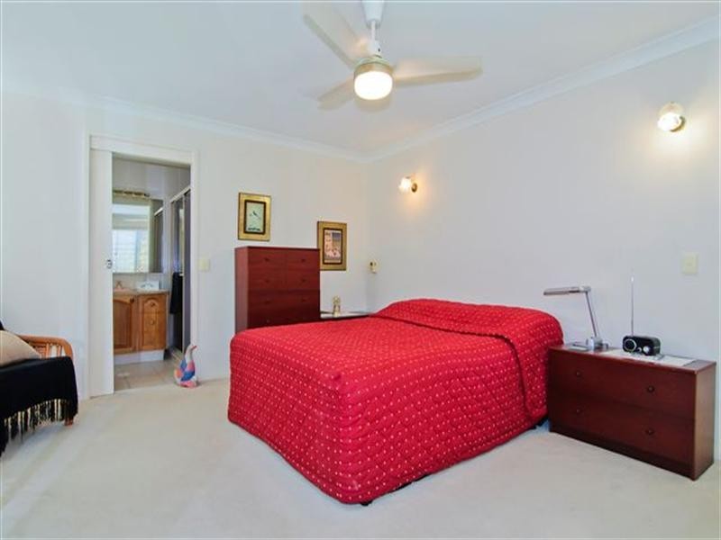 42 Pebble Beach Drive, Runaway Bay QLD 4216