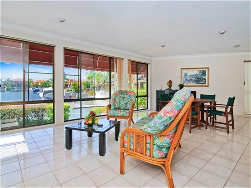 42 Pebble Beach Drive, Runaway Bay QLD 4216