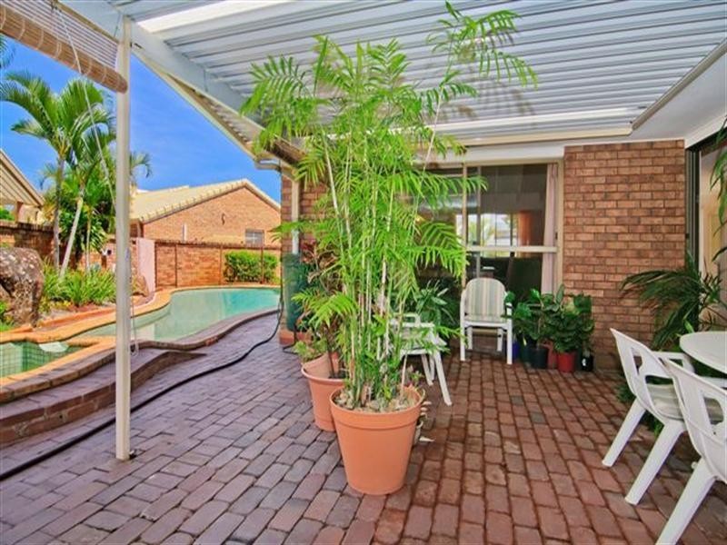 42 Pebble Beach Drive, Runaway Bay QLD 4216